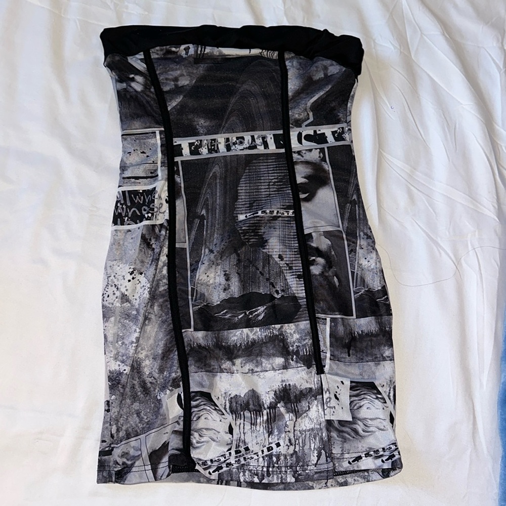 Printed strapless mini dress